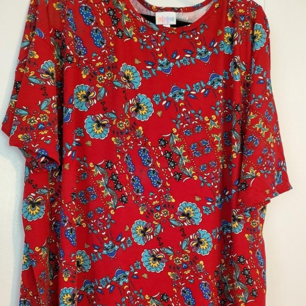 NWOT LulaRoe  2XL Irma shirt